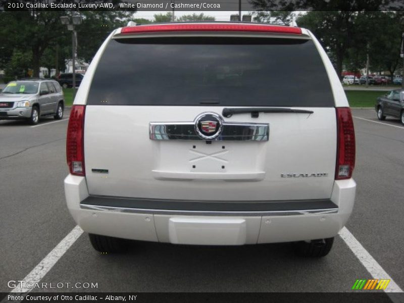 White Diamond / Cashmere/Cocoa 2010 Cadillac Escalade Luxury AWD