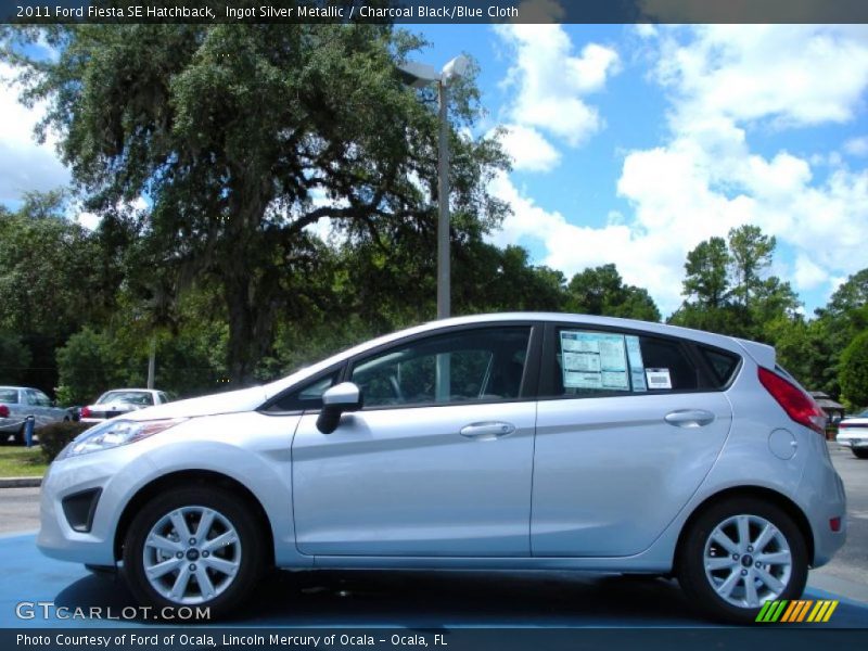 Ingot Silver Metallic / Charcoal Black/Blue Cloth 2011 Ford Fiesta SE Hatchback