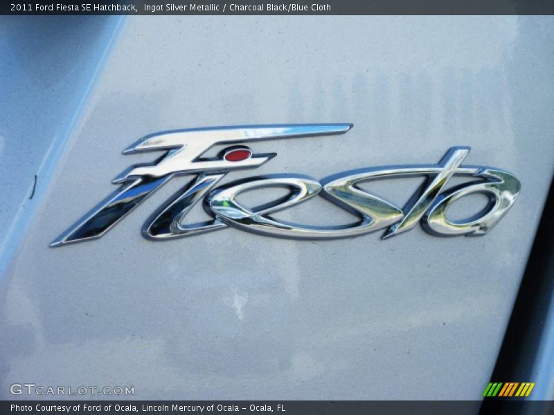 Ingot Silver Metallic / Charcoal Black/Blue Cloth 2011 Ford Fiesta SE Hatchback