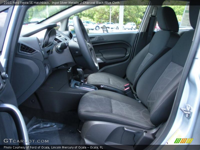 Ingot Silver Metallic / Charcoal Black/Blue Cloth 2011 Ford Fiesta SE Hatchback
