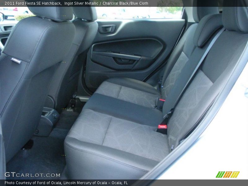 Ingot Silver Metallic / Charcoal Black/Blue Cloth 2011 Ford Fiesta SE Hatchback
