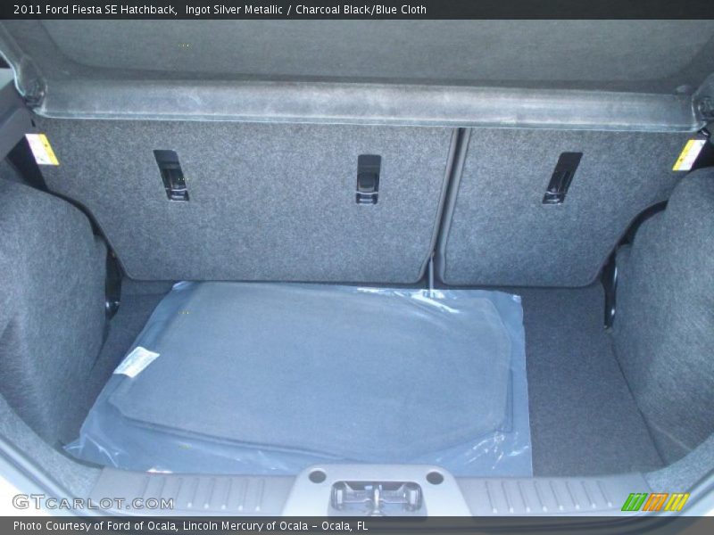 Ingot Silver Metallic / Charcoal Black/Blue Cloth 2011 Ford Fiesta SE Hatchback