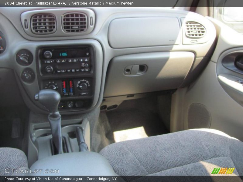 Silverstone Metallic / Medium Pewter 2004 Chevrolet TrailBlazer LS 4x4