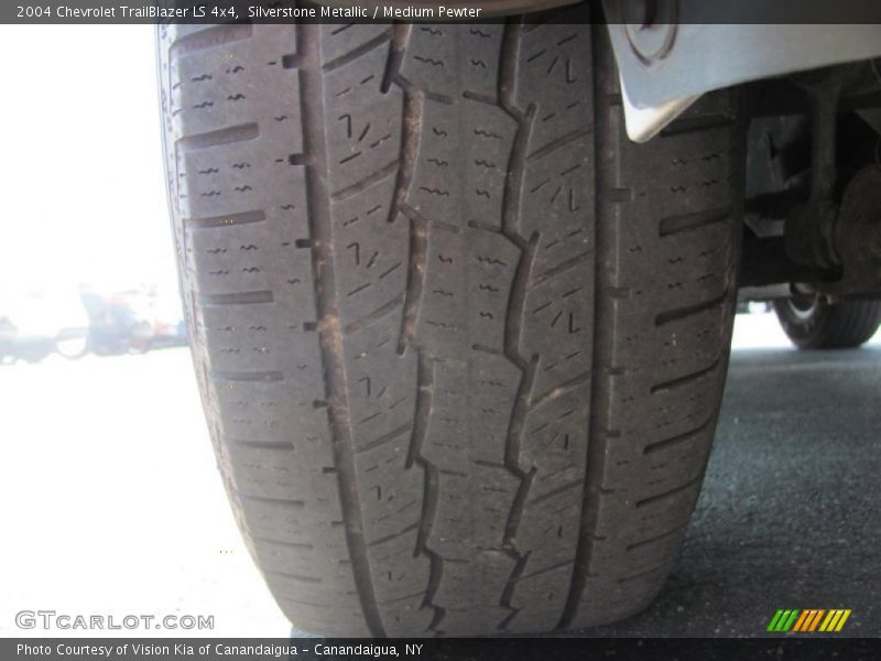Silverstone Metallic / Medium Pewter 2004 Chevrolet TrailBlazer LS 4x4