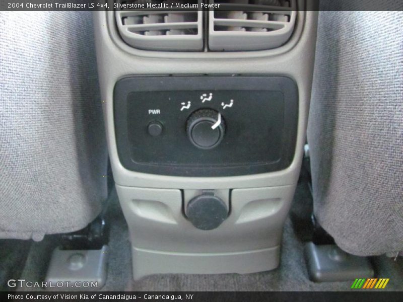 Silverstone Metallic / Medium Pewter 2004 Chevrolet TrailBlazer LS 4x4