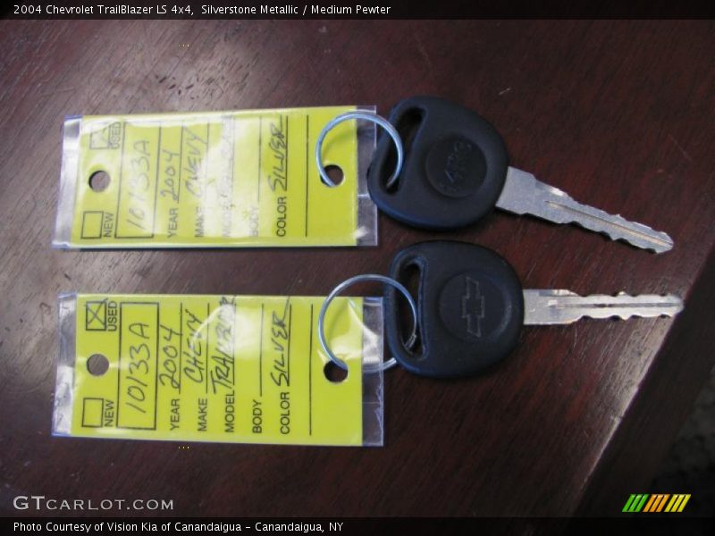 Silverstone Metallic / Medium Pewter 2004 Chevrolet TrailBlazer LS 4x4