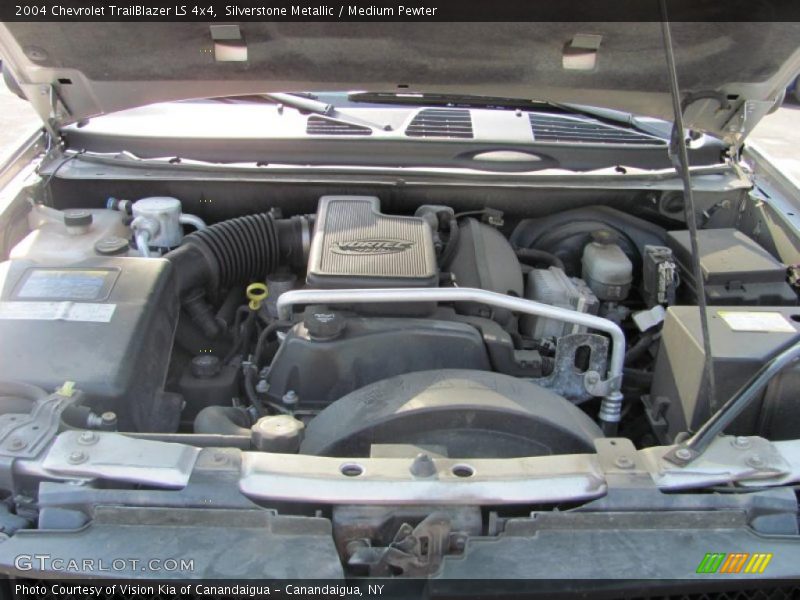 Silverstone Metallic / Medium Pewter 2004 Chevrolet TrailBlazer LS 4x4