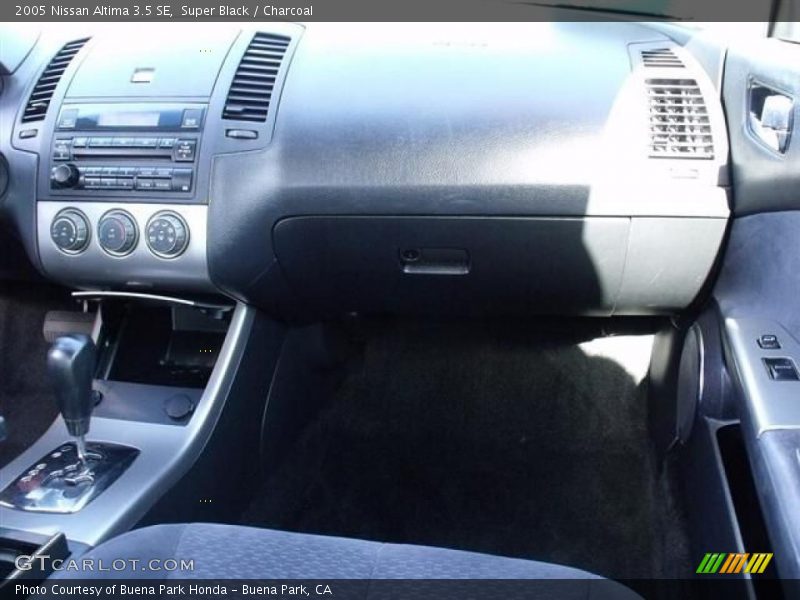 Super Black / Charcoal 2005 Nissan Altima 3.5 SE