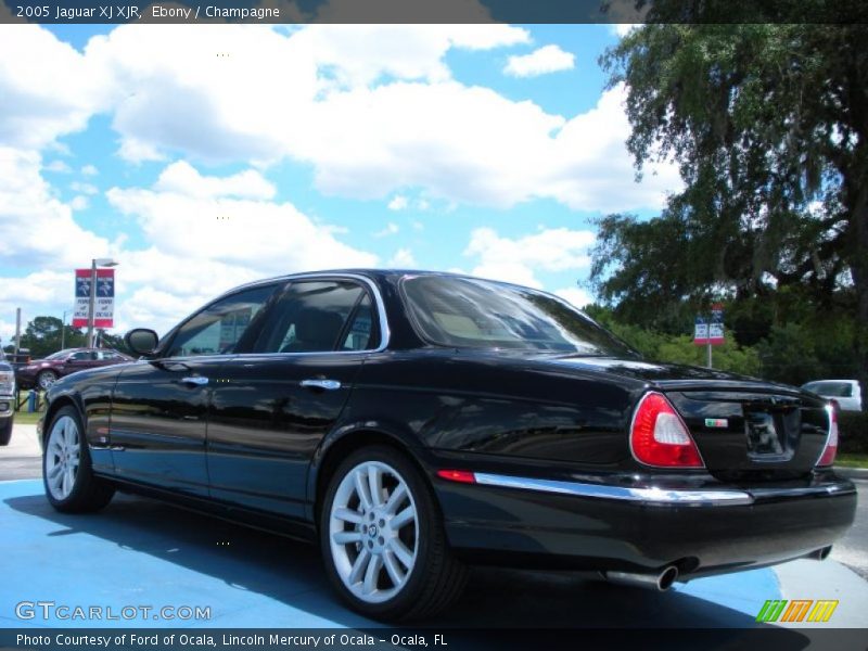 Ebony / Champagne 2005 Jaguar XJ XJR