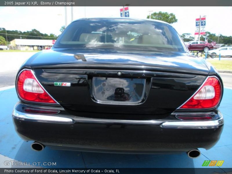 Ebony / Champagne 2005 Jaguar XJ XJR