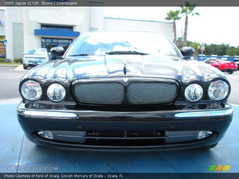 Ebony / Champagne 2005 Jaguar XJ XJR