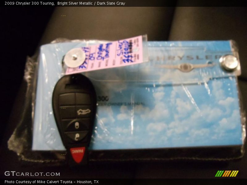 Bright Silver Metallic / Dark Slate Gray 2009 Chrysler 300 Touring