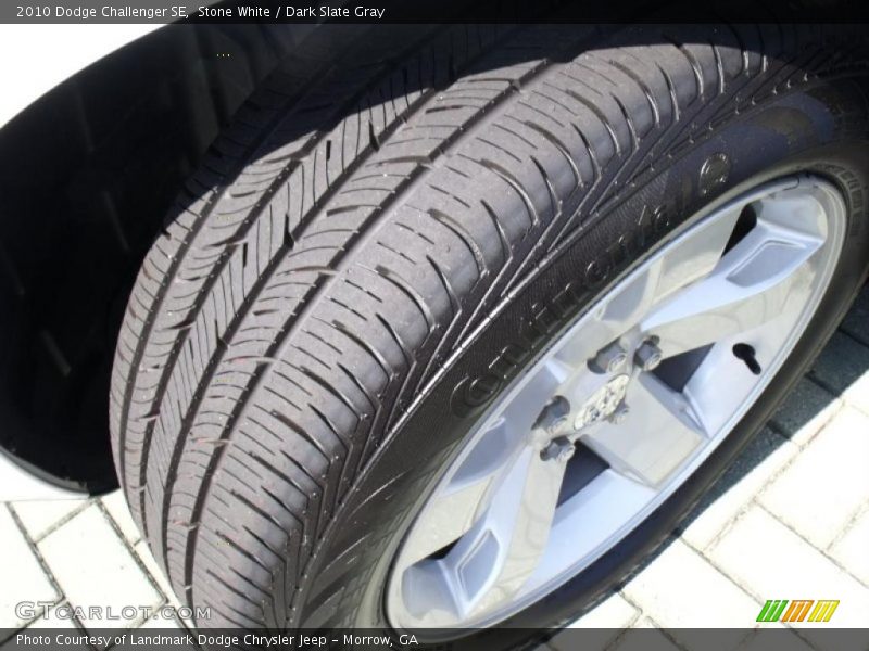 Stone White / Dark Slate Gray 2010 Dodge Challenger SE