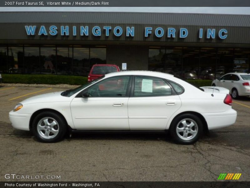 Vibrant White / Medium/Dark Flint 2007 Ford Taurus SE