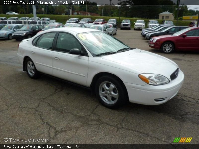 Vibrant White / Medium/Dark Flint 2007 Ford Taurus SE