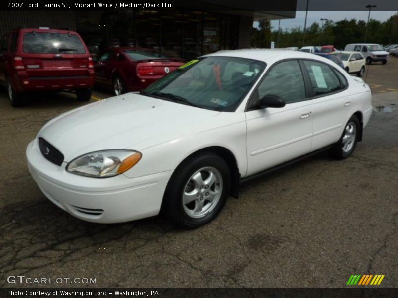 Vibrant White / Medium/Dark Flint 2007 Ford Taurus SE