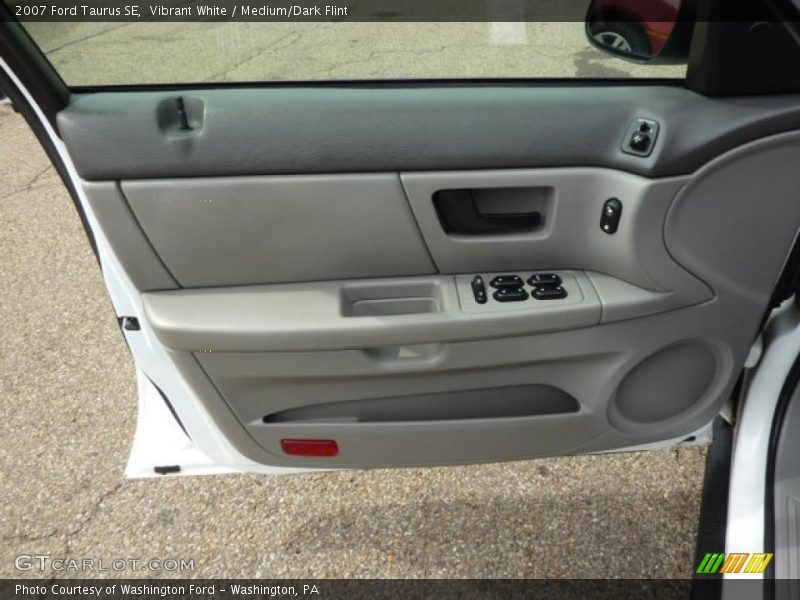 Vibrant White / Medium/Dark Flint 2007 Ford Taurus SE