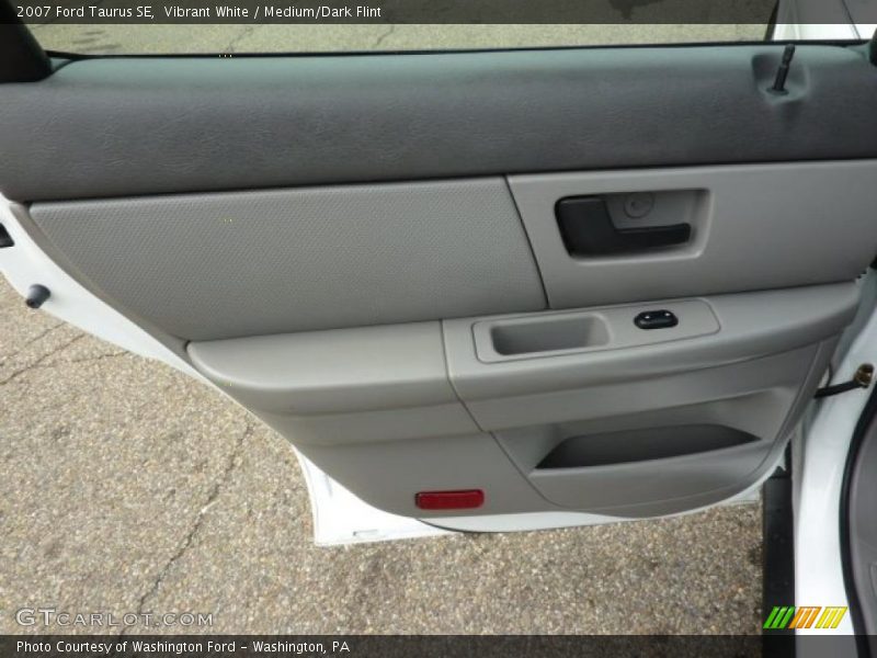 Vibrant White / Medium/Dark Flint 2007 Ford Taurus SE