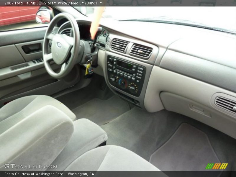Vibrant White / Medium/Dark Flint 2007 Ford Taurus SE