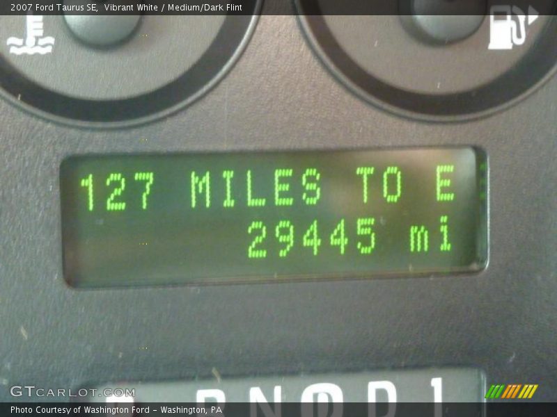 Vibrant White / Medium/Dark Flint 2007 Ford Taurus SE