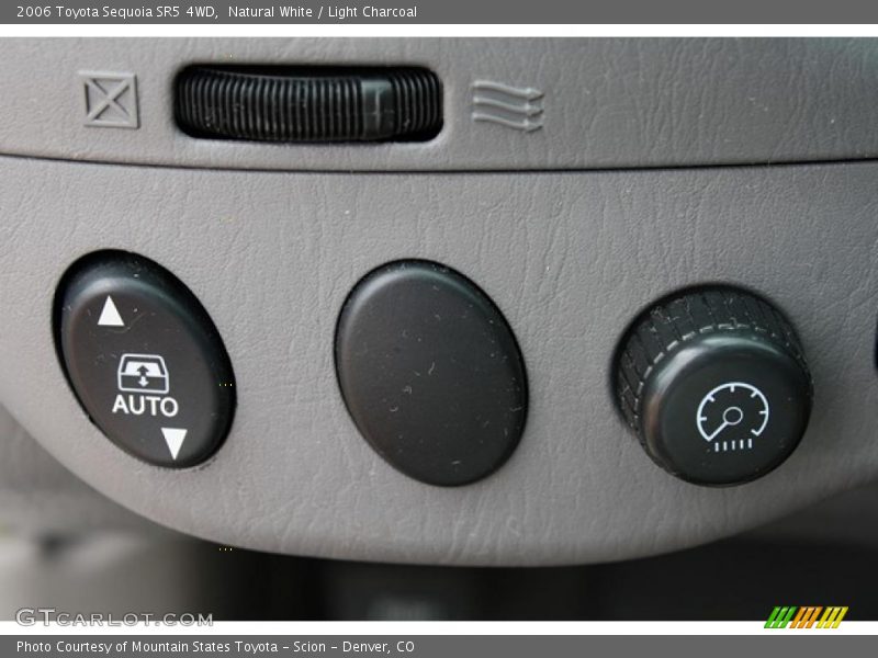 Natural White / Light Charcoal 2006 Toyota Sequoia SR5 4WD