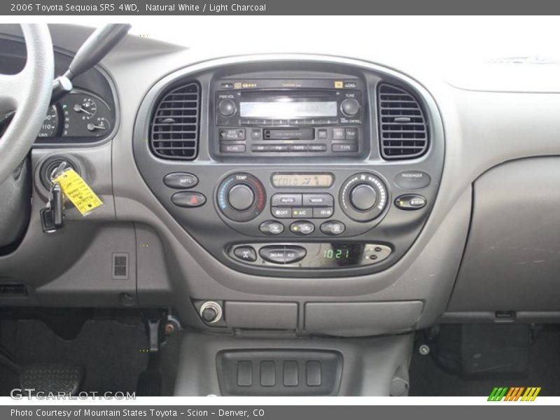 Natural White / Light Charcoal 2006 Toyota Sequoia SR5 4WD