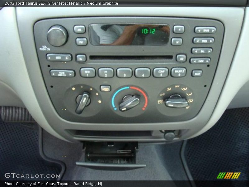 Silver Frost Metallic / Medium Graphite 2003 Ford Taurus SES