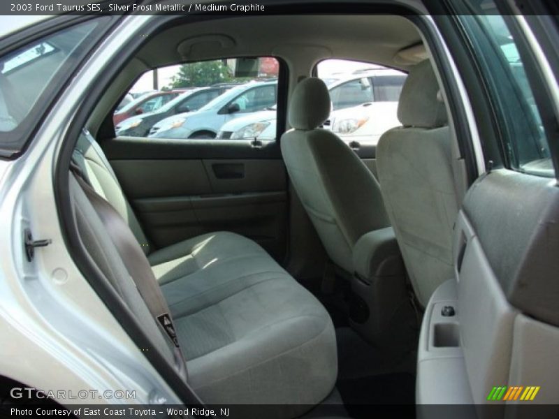 Silver Frost Metallic / Medium Graphite 2003 Ford Taurus SES