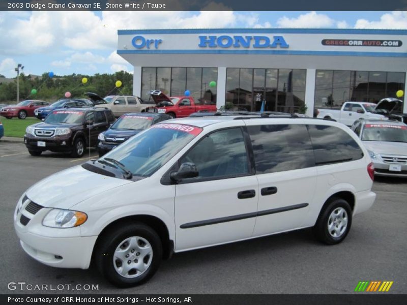Stone White / Taupe 2003 Dodge Grand Caravan SE