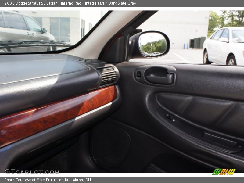 Inferno Red Tinted Pearl / Dark Slate Gray 2001 Dodge Stratus SE Sedan