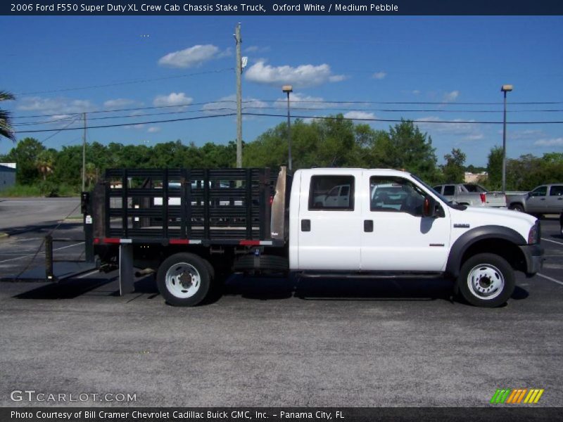 Oxford White / Medium Pebble 2006 Ford F550 Super Duty XL Crew Cab Chassis Stake Truck
