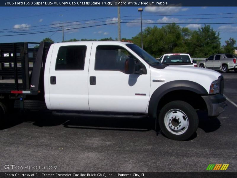 Oxford White / Medium Pebble 2006 Ford F550 Super Duty XL Crew Cab Chassis Stake Truck