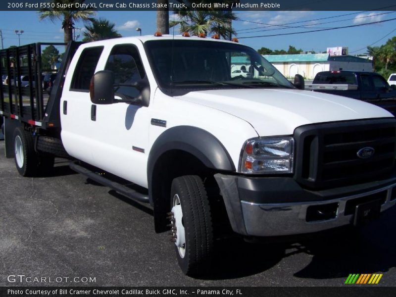 Oxford White / Medium Pebble 2006 Ford F550 Super Duty XL Crew Cab Chassis Stake Truck