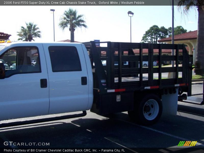 Oxford White / Medium Pebble 2006 Ford F550 Super Duty XL Crew Cab Chassis Stake Truck