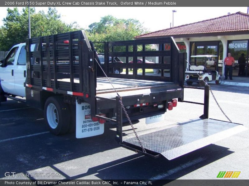 Oxford White / Medium Pebble 2006 Ford F550 Super Duty XL Crew Cab Chassis Stake Truck
