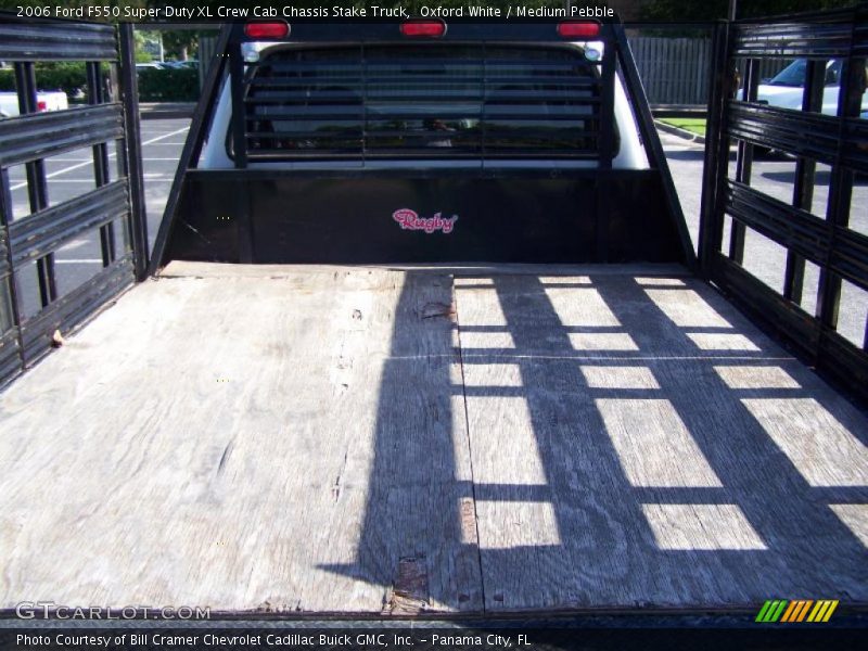 Oxford White / Medium Pebble 2006 Ford F550 Super Duty XL Crew Cab Chassis Stake Truck