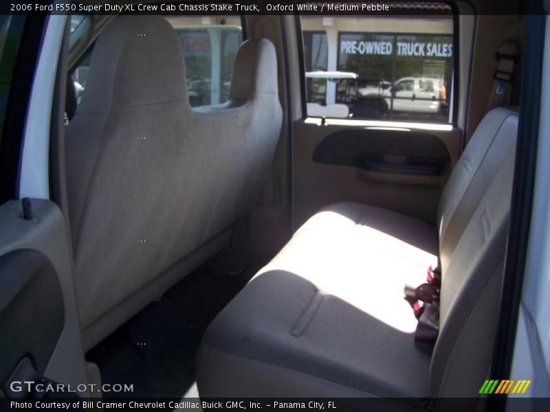 Oxford White / Medium Pebble 2006 Ford F550 Super Duty XL Crew Cab Chassis Stake Truck