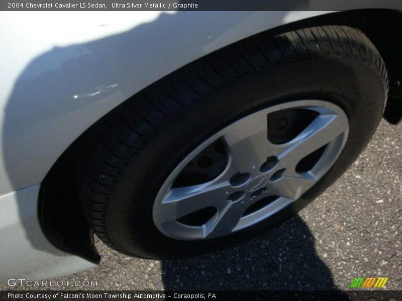 Ultra Silver Metallic / Graphite 2004 Chevrolet Cavalier LS Sedan
