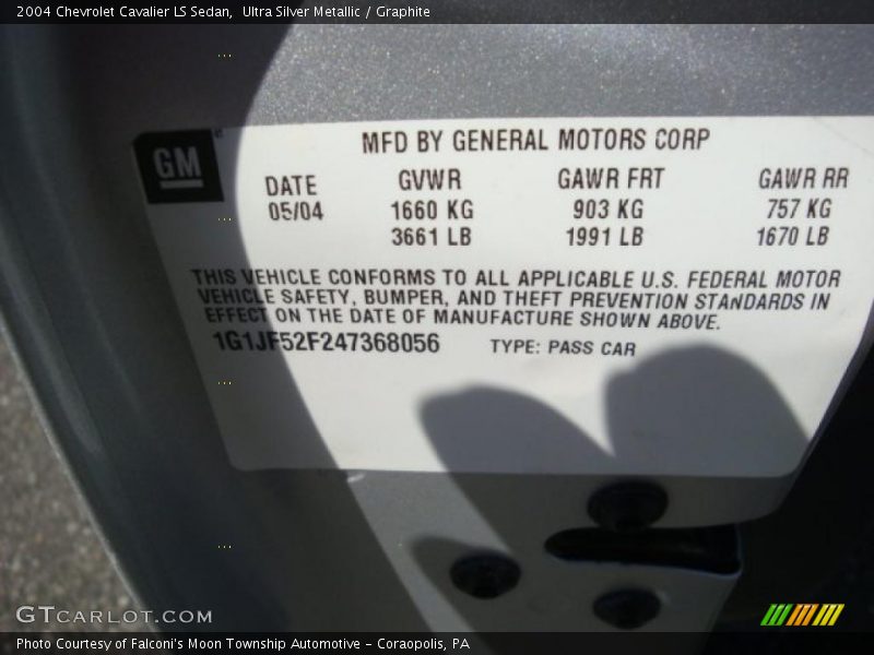 Ultra Silver Metallic / Graphite 2004 Chevrolet Cavalier LS Sedan