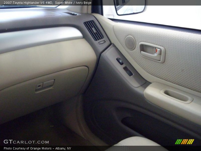 Super White / Ivory Beige 2007 Toyota Highlander V6 4WD