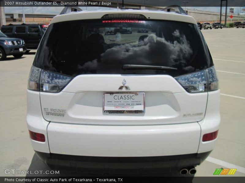 Diamond White Pearl / Beige 2007 Mitsubishi Outlander ES