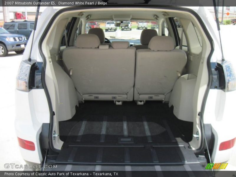 Diamond White Pearl / Beige 2007 Mitsubishi Outlander ES