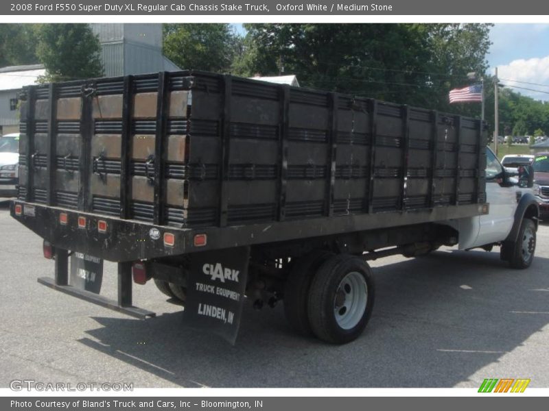 Oxford White / Medium Stone 2008 Ford F550 Super Duty XL Regular Cab Chassis Stake Truck