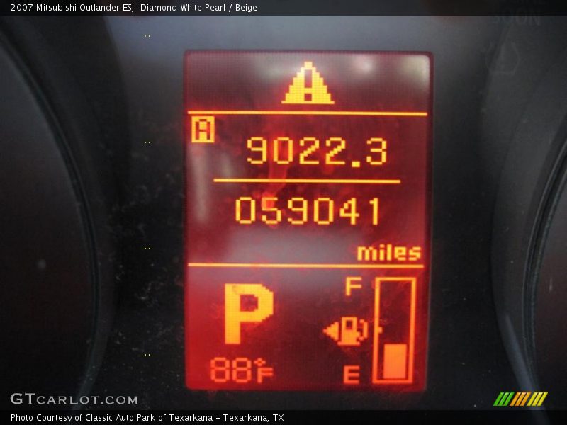 Diamond White Pearl / Beige 2007 Mitsubishi Outlander ES