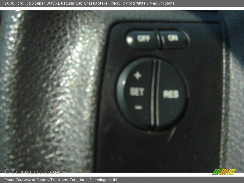 Oxford White / Medium Stone 2008 Ford F550 Super Duty XL Regular Cab Chassis Stake Truck