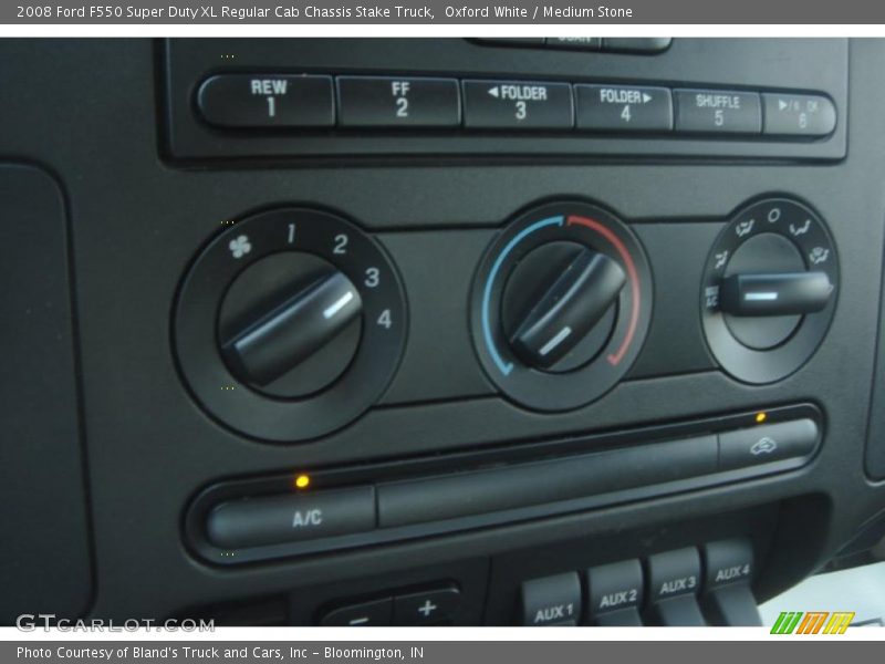 Oxford White / Medium Stone 2008 Ford F550 Super Duty XL Regular Cab Chassis Stake Truck