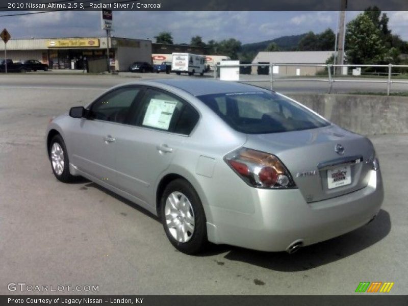 Radiant Silver / Charcoal 2010 Nissan Altima 2.5 S
