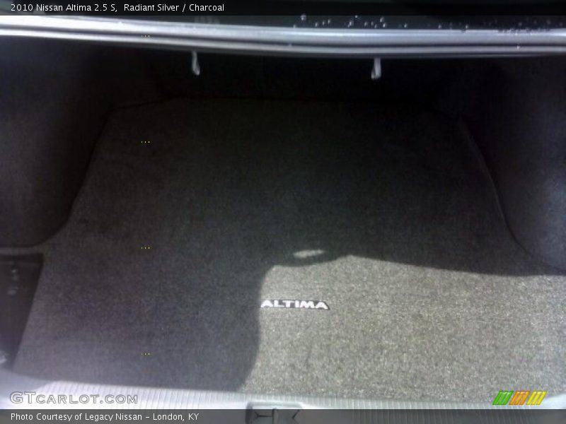 Radiant Silver / Charcoal 2010 Nissan Altima 2.5 S