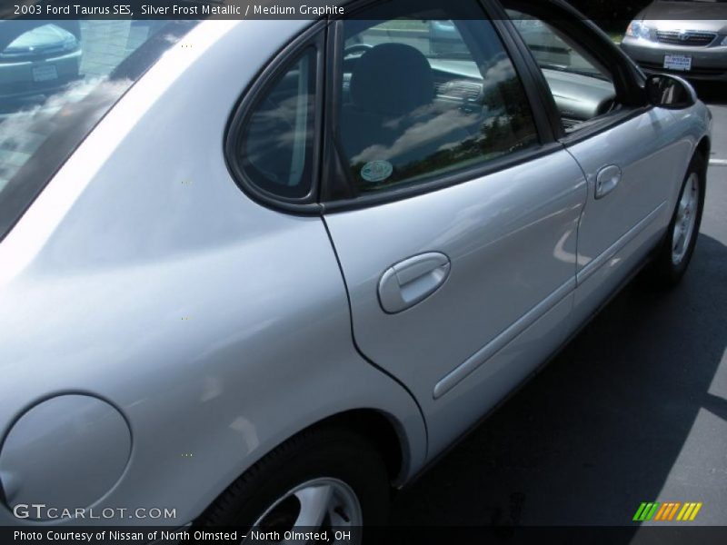 Silver Frost Metallic / Medium Graphite 2003 Ford Taurus SES