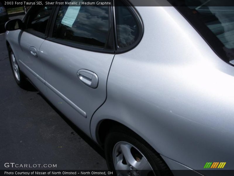 Silver Frost Metallic / Medium Graphite 2003 Ford Taurus SES